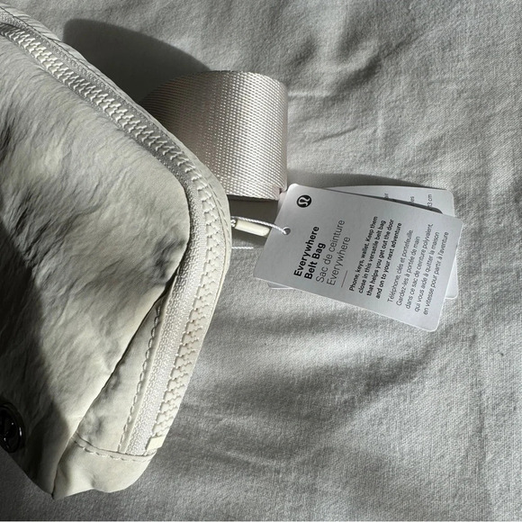 🆕 Lululemon Everywhere Belt Bag White Opal - Picture 4 of 7